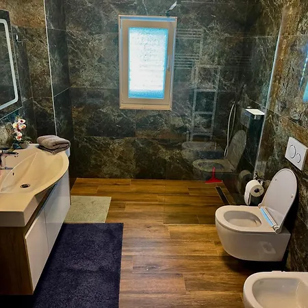 Kisses From Apartment *